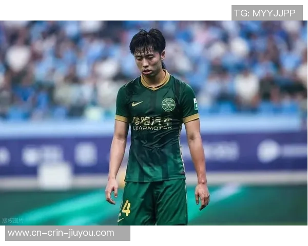 汪士钦丢人丢到国外，遭韩国球迷嘲讽：发型搞笑，适合演少林足球